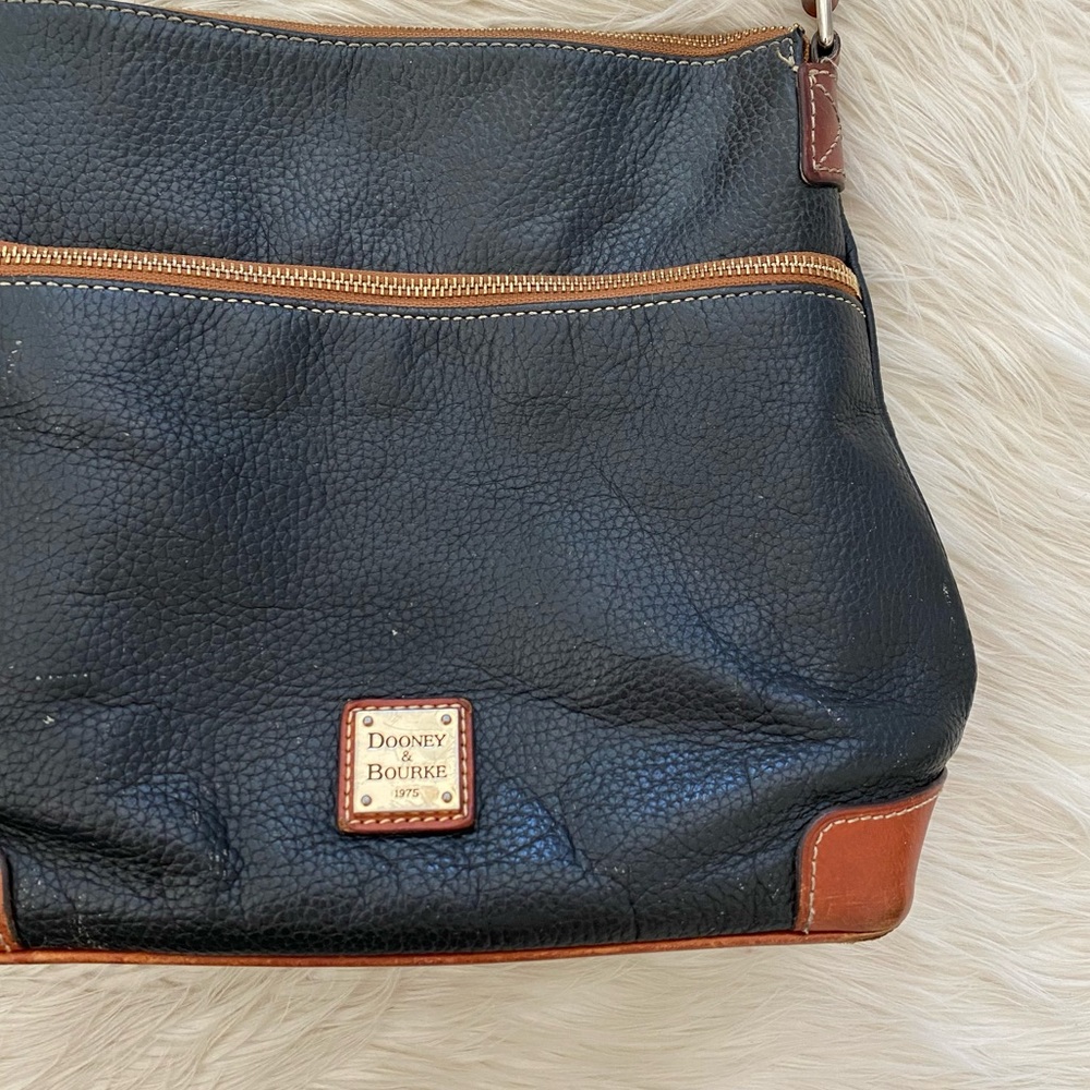 Dooney & Bourke Black Brown Pebbled Grain Leather Crossbody Shoulder Bag Purse - Picture 3 of 16